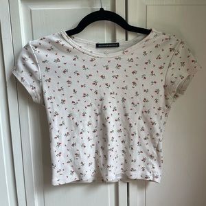 Brandy Melville floral cropped t-shirt, size S/XS